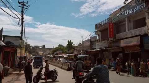Traffic on the streets of Rishikesh. Stock Footage 119060867