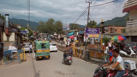 Traffic on the streets of Rishikesh. Stock Footage 119068677