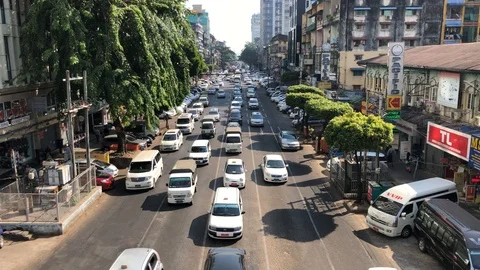 Traffic on the streets of Yangon Stock Footage 122815617
