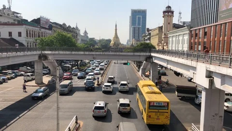 Traffic on the streets of Yangon Stock Footage 122815766