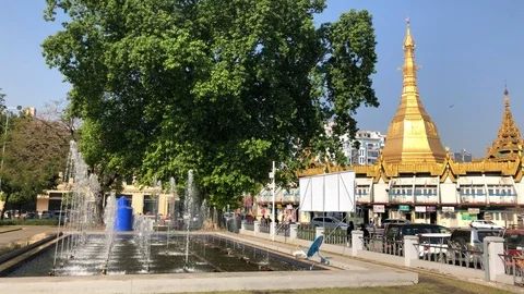 Traffic on the streets of Yangon Vídeos de archivo 122816512