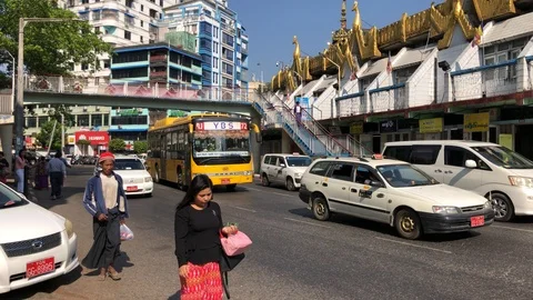 Traffic on the streets of Yangon Stock Footage 122817033