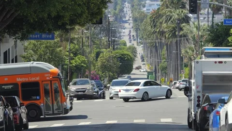 Traffic at Sunset Blvd and Doheny Drive on a sunny LA morning in West Hollywood 스톡 동영상 278074363