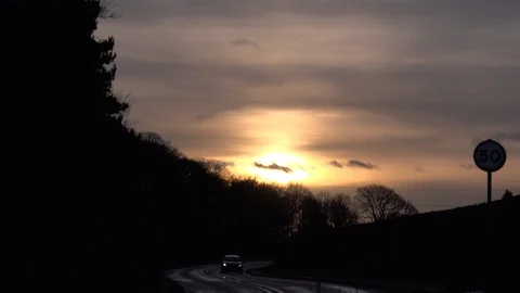Traffic in sunset in England evening time 4K Видео 122314599