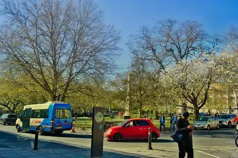 Traffic on te Corner of Queen Square 库存照片