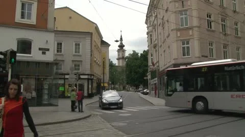 Traffic through the city 動画素材 21722375