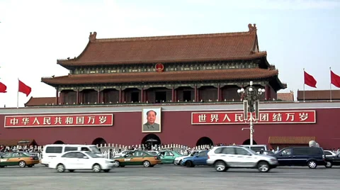 Traffic on Tiananmen Square Vídeos de archivo 38592354