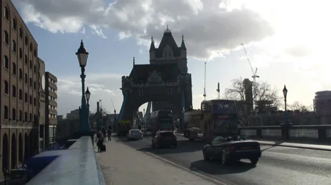 Traffic on Tower Bridge 01 Video stock 35596210