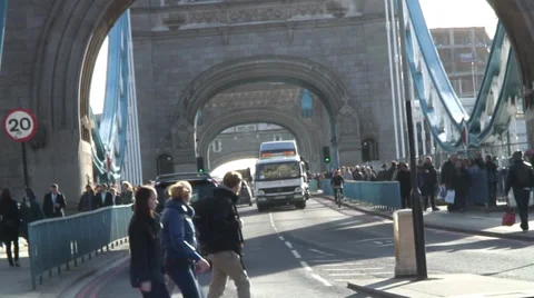 Traffic on Tower Bridge 04 Video stock 35596407