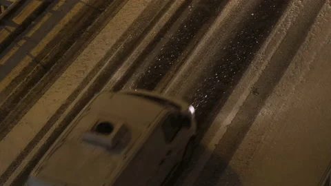 Traffic under heavy snow Video stock 170090155