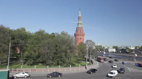 Traffic under the Kremlin walls Video stock 5505231