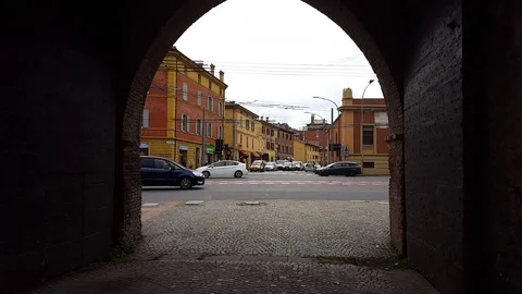 Traffic from under Porta San Vitale, Bologne Stock Footage
