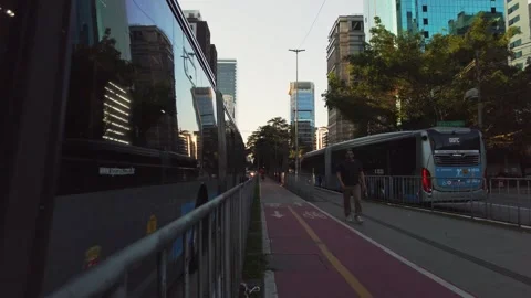 Traffic of vehicles and bicicles Video stock 302946172
