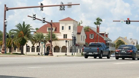 Traffic waiting at lights, St. Augustine, Florida, United States. 스톡 동영상 116170503