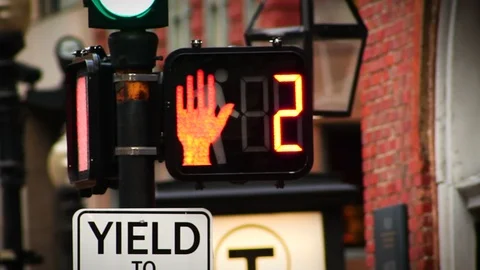 Traffic Walk Signal Counts Down - Downtown Boston, MA 스톡 동영상 88070026