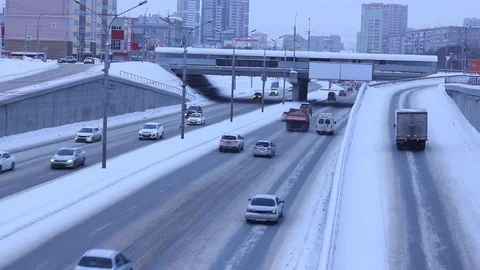 Traffic on winter road. Stock Footage 121719390