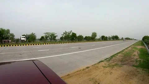 Traffic on Yamuna expressway Stock-Footage 112586434