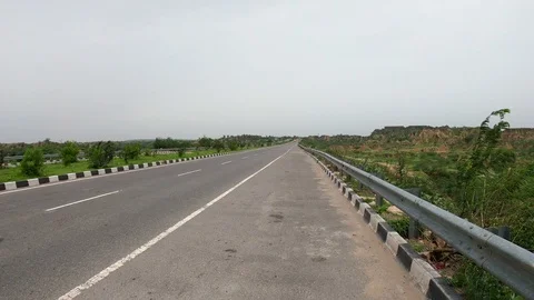 Traffic on Yamuna expressway Stock-Footage 112586491
