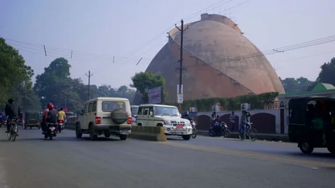 Trafic Timelapse in front of Golghar in patna city in india Stock Footage 206019547