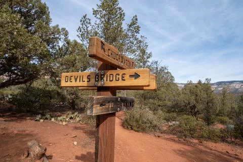 Trail markers for the Devils Bridge, Chuckwagon and the parking lot, in Sed.. Stock Photos