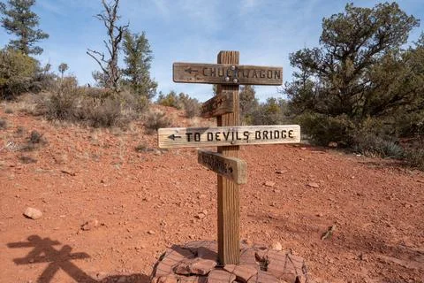 Trail markers for the Devils Bridge, Chuckwagon and the parking lot, in Sed.. Stock Photos