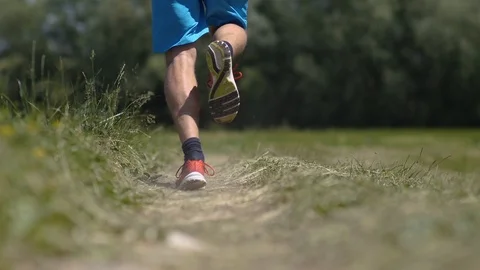 Trail Runner Video stock 104904762