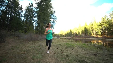 Trail Runner Stockbeeldmateriaal 107633131