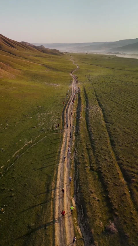 Trail Running Marathon in the steppe in Kazkhstan 库存影片 336892429