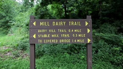 Trail Sign 스톡 동영상 82953949