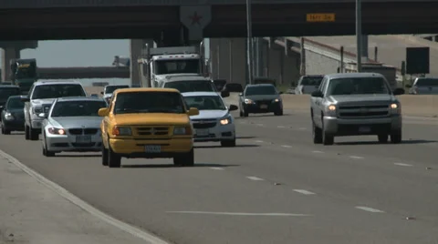 Trailer drives by Видео 37215734