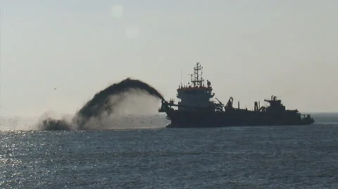 Trailing suction hopper dredgers  rainbowing at North Sea coast Vídeo Stock 36867742