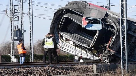 Train accident - Train derailment near Milan, Italy Vídeo Stock 124285261