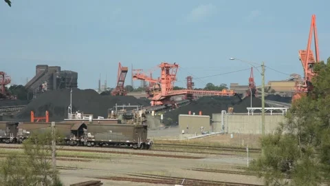 Train and coal loader 스톡 동영상 141583217