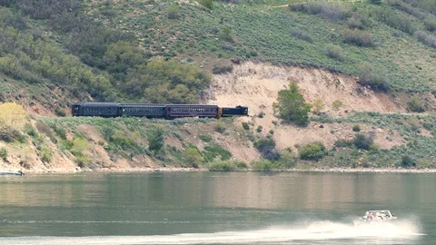 Train and lake Vídeos de archivo 89552272