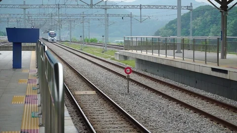 Train approaching station 動画素材 107357193