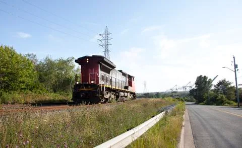 Train approaching on tracks Stock-Fotos