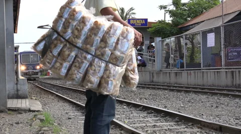 Train Approcahing 動画素材 62090478