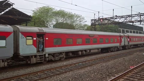 Train ariving at Howrah Junction railway station in Kolkata. Video stock 143403816