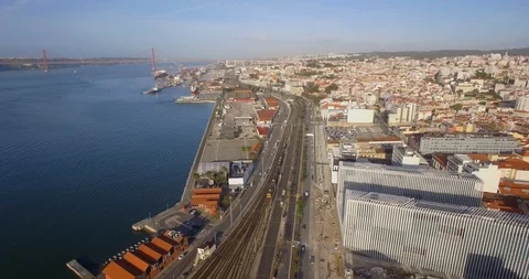 Train arrival at cais do sodre in Lisbon. Stock Footage 91225781