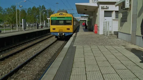Train arrival Stockbeeldmateriaal 32631238