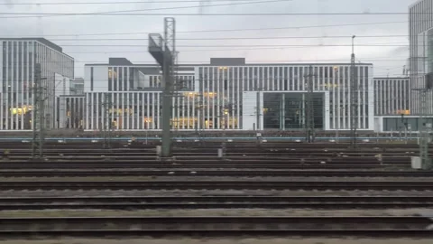 Train Arrival at Munich Central Station: Scenic Views from Carriage Vídeo Stock 322552470