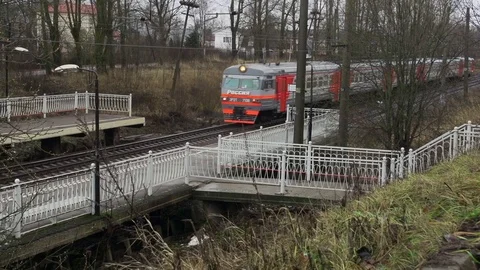Train arrival at station Stockbeeldmateriaal 73134295