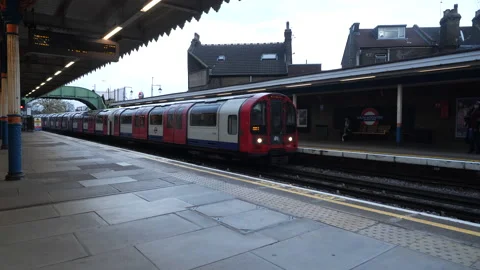 Train arrive at station, London 2 Stock Footage 185098473
