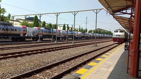 Train arrived at a train station Stock Footage 291635554