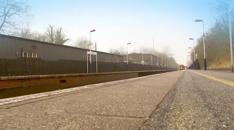 Train arrives at it's destination Vídeo Stock 32963403