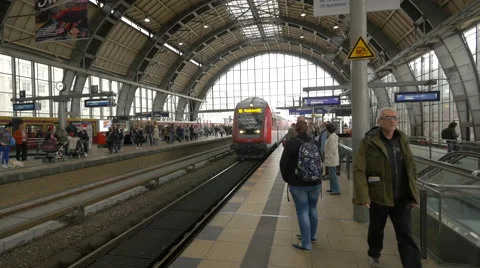 Train arriving at Alexanderplatz train station in Berlin 스톡 동영상 52689504