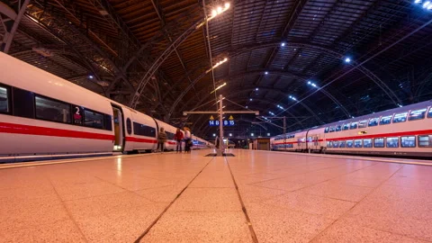 Train arriving and departing the main station in Leipzig Video stock 287114836