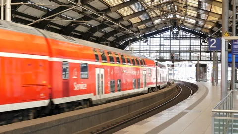 Train arriving at Berlin Friedrichstrasse Stockbeeldmateriaal 345298304