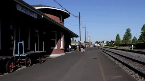 Train arriving at the Eugene OR. Station. Video stock 25481515