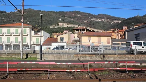 Train arriving Stockbeeldmateriaal 124330197